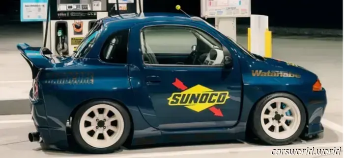 Questa minuscola R32 GT-R sembra un trucco dell'IA, ma vi assicuriamo che è reale | Carscoops